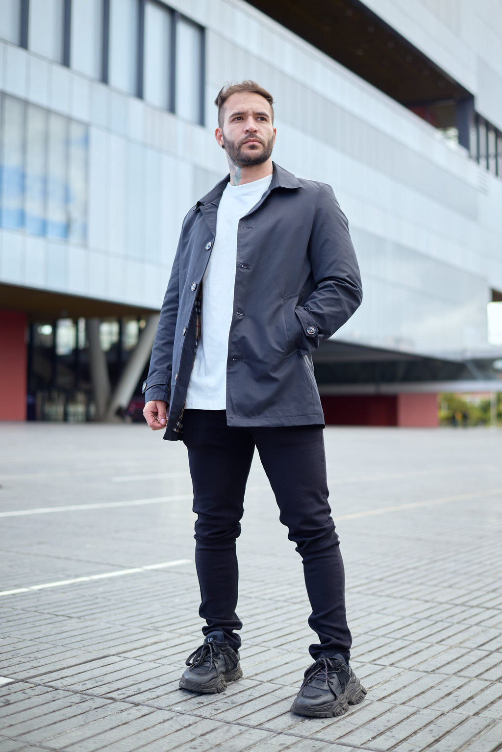 Gabardina Corta Catwalk – Trench Coat Ligero para Bogotá