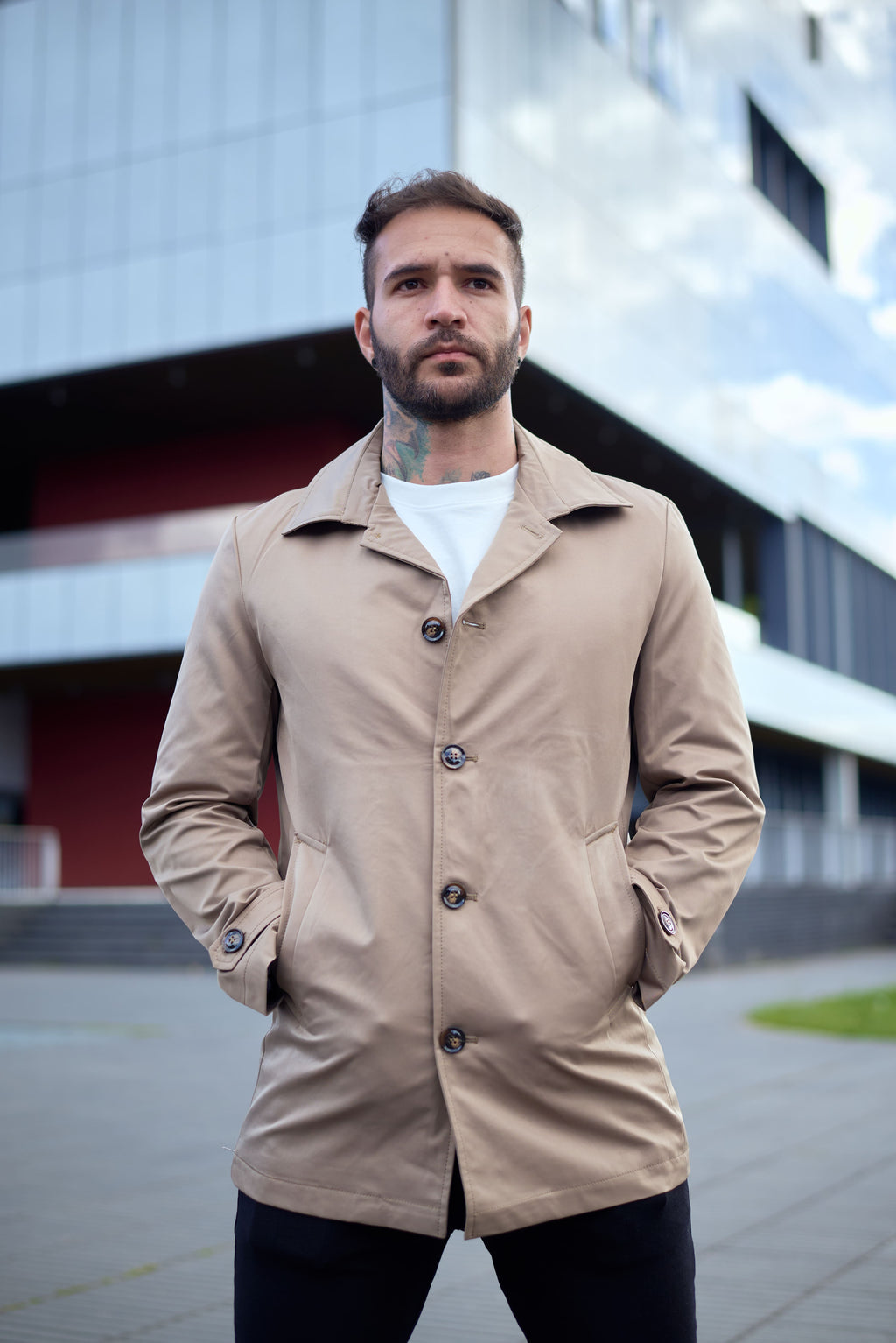 Gabardina Corta Catwalk – Trench Coat Ligero para Bogotá